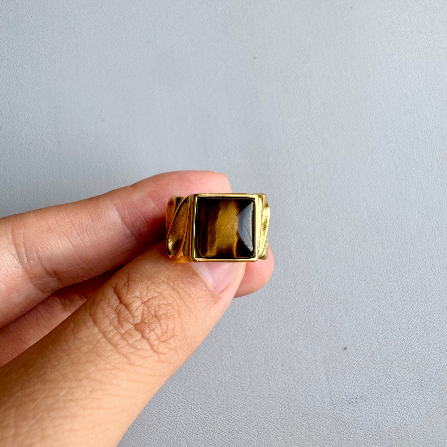 Ring mit Tigerauge-Stein