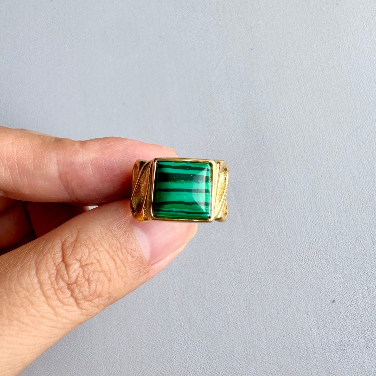 Ring mit Tigerauge-Stein