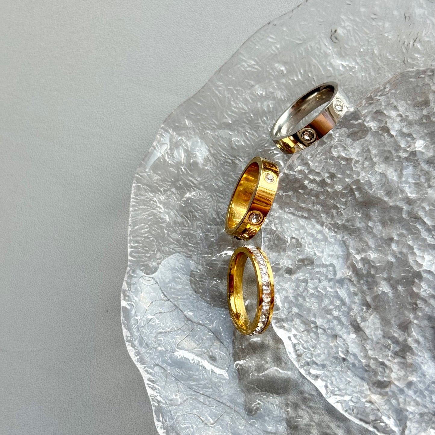 Ring mit sechs Stücke Zirkone