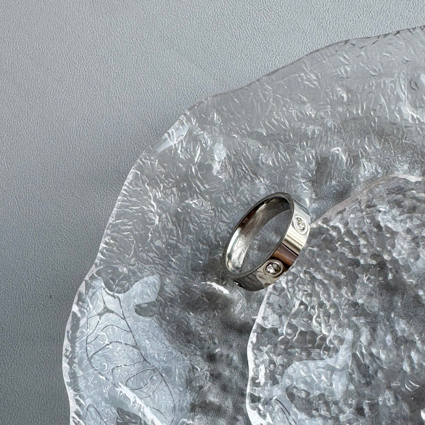 Ring mit sechs Stücke Zirkone