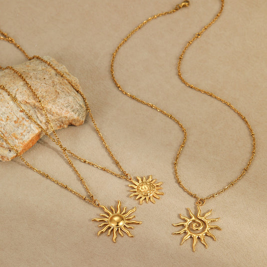 Halskette mit Sonnen-Anhänger