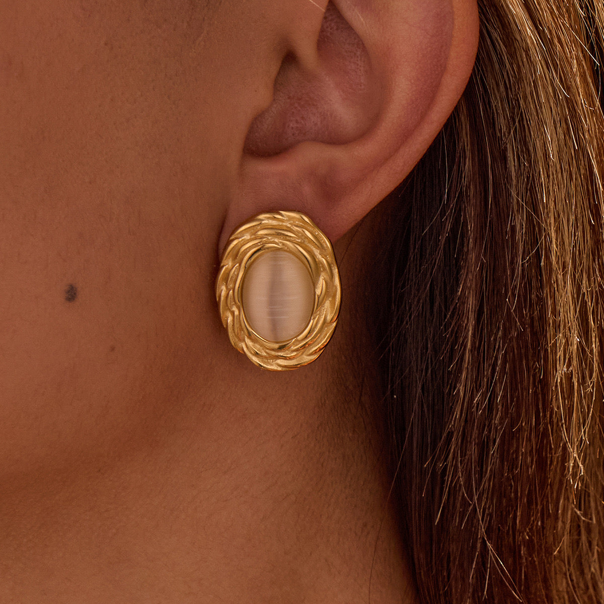 GLAMZI Vintage Ohrringe – 18K Vergoldeter Edelstahl mit Weißem Katzenauge Stein