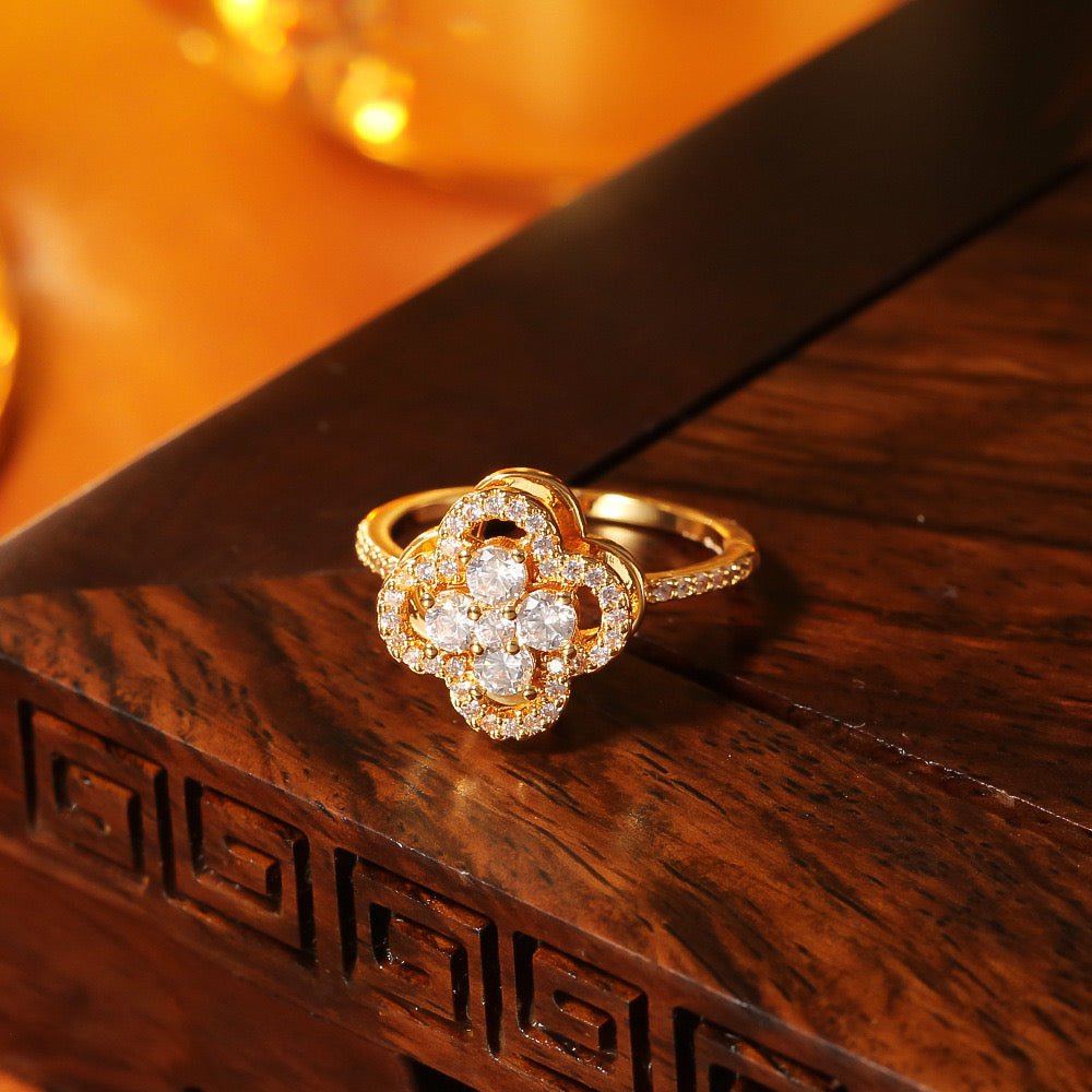 Drehbarer Kleeblatt Ring – 18K Vergoldet mit Zirkonia