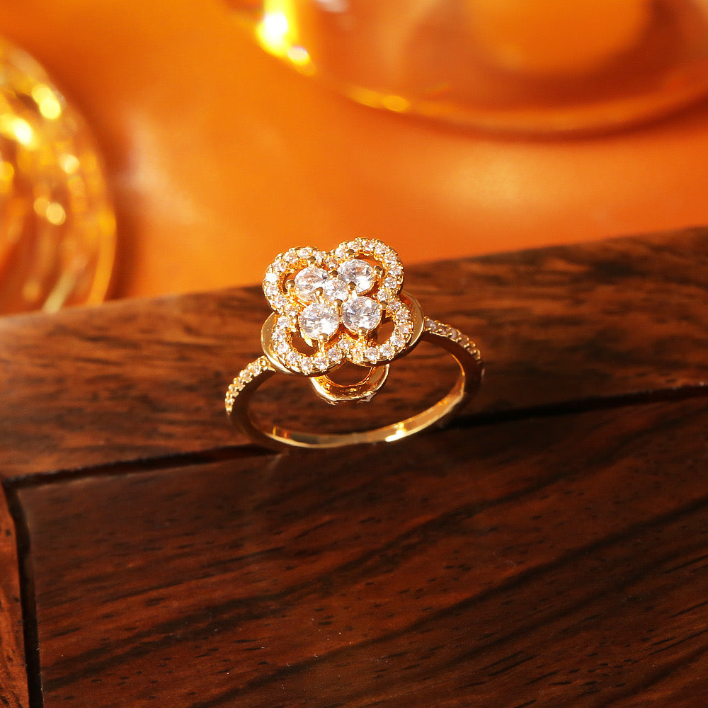 Drehbarer Kleeblatt Ring – 18K Vergoldet mit Zirkonia