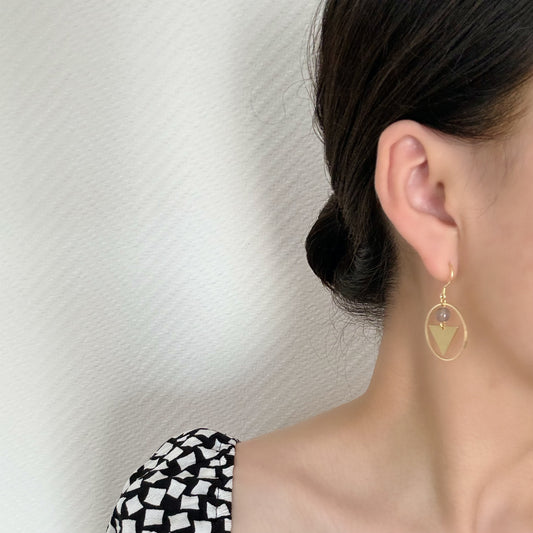 Ohrringe mit Onyx und geometrischer Figur