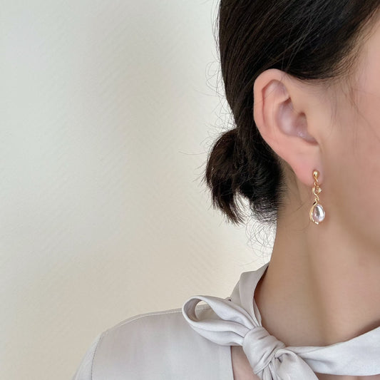 Ohrringe mit tropfenförmigem Anhänger