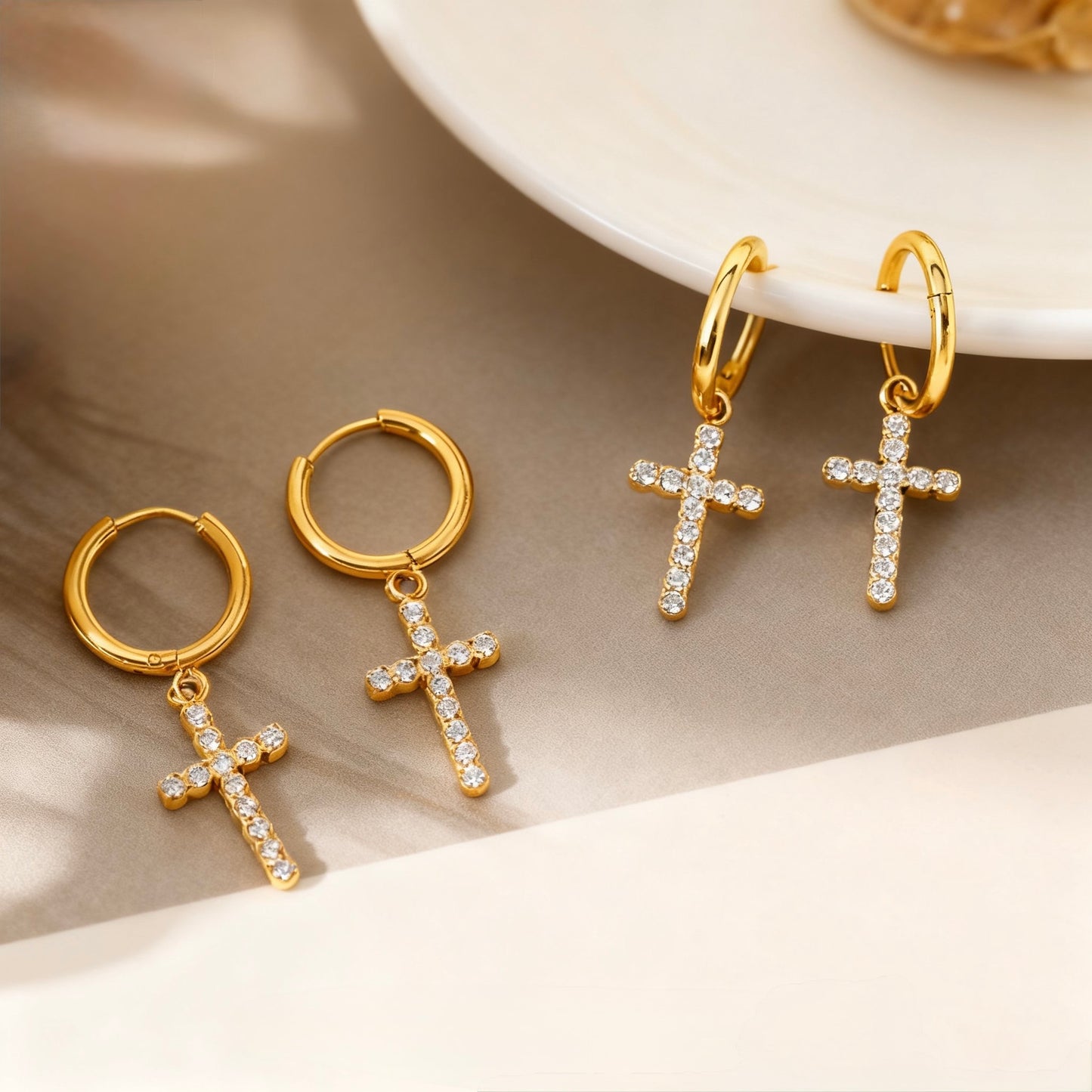 Kreuz Ohrringe mit Zirkonia – 18K Vergoldeter Edelstahl Damen Schmuck