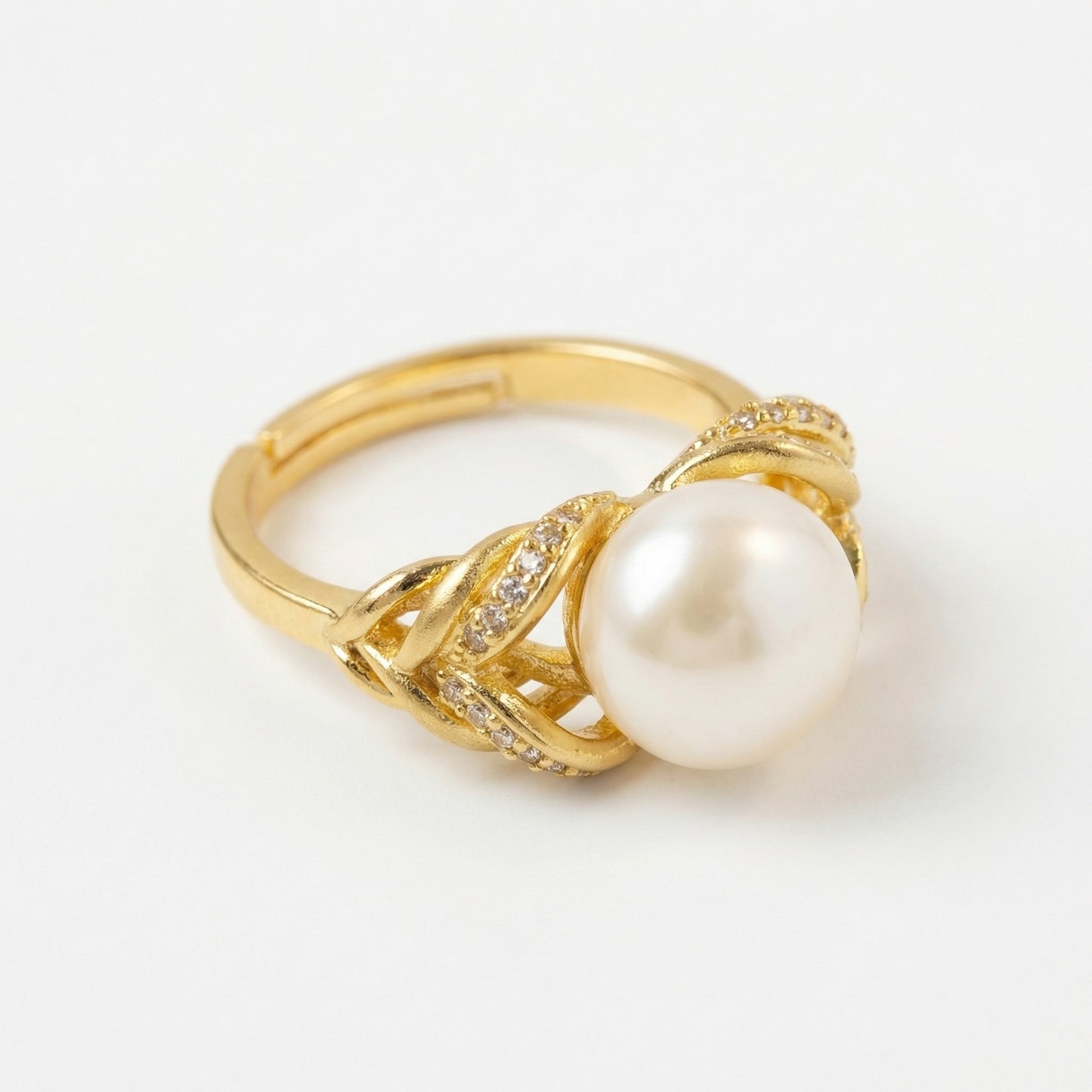 Ring mit Süßwasserperle auf Stickmuster