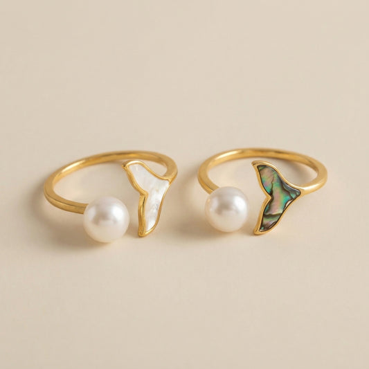 Offener Ring mit Süßwasserperle und Fischschwanz