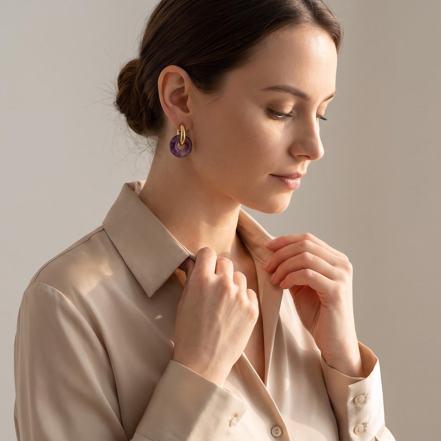 GLANZI Amethyst Harmony Ohrringe – Natürlicher Amethyst mit rundem Anhänger, 18K Vergoldet