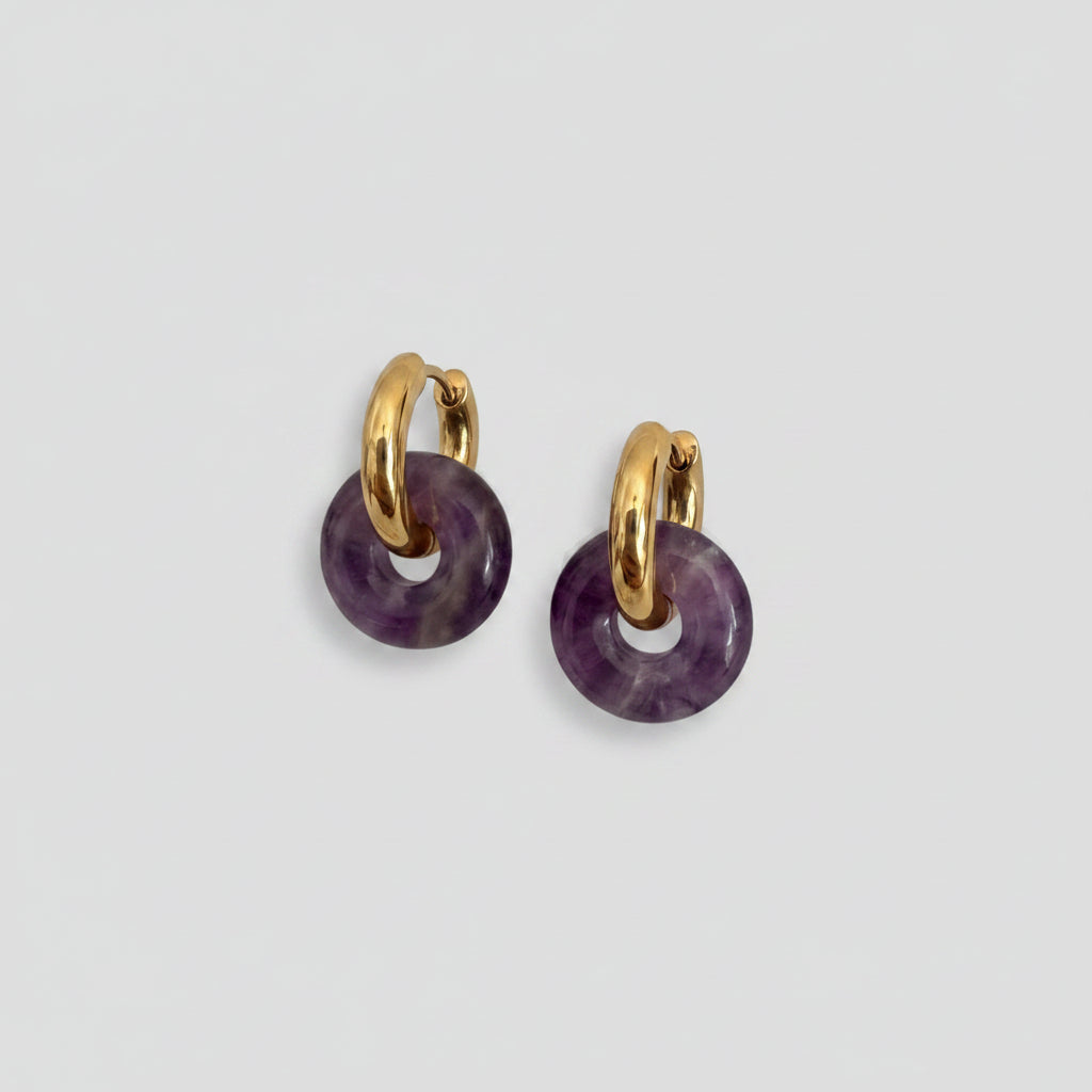 GLANZI Amethyst Harmony Ohrringe – Natürlicher Amethyst mit rundem Anhänger, 18K Vergoldet