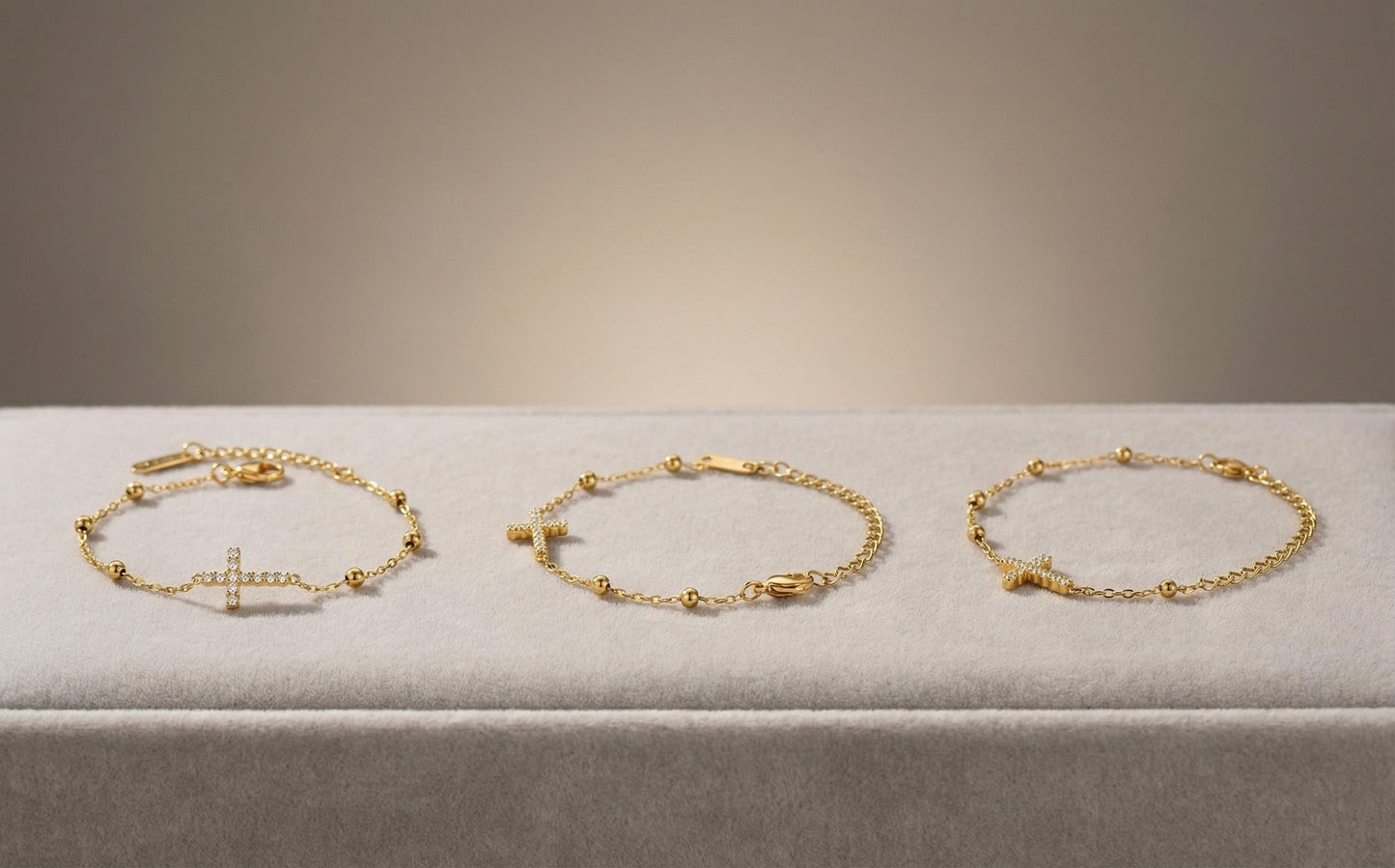 GLANZI Goldene Perlen Armband Kreuz Strass
