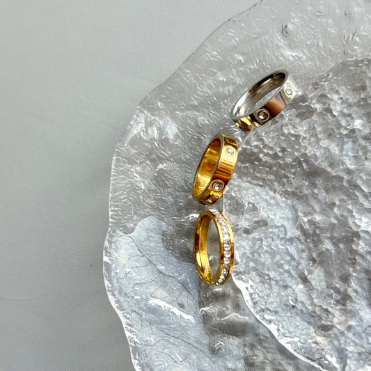 Ring mit sechs Stücke Zirkone