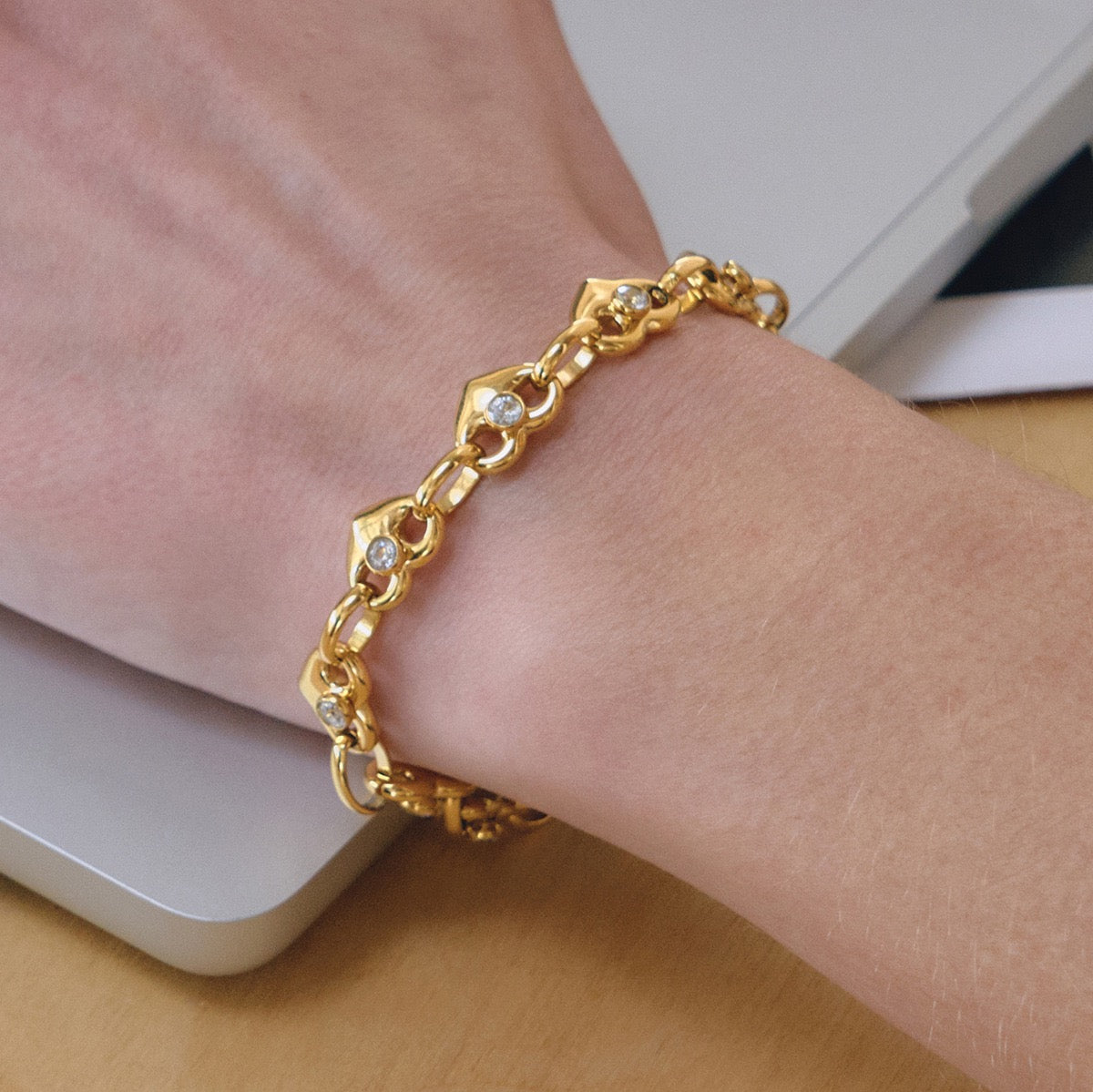 GLANZI Amour Glow Armband – Herzdesign mit Zirkonia, 18K Vergoldet