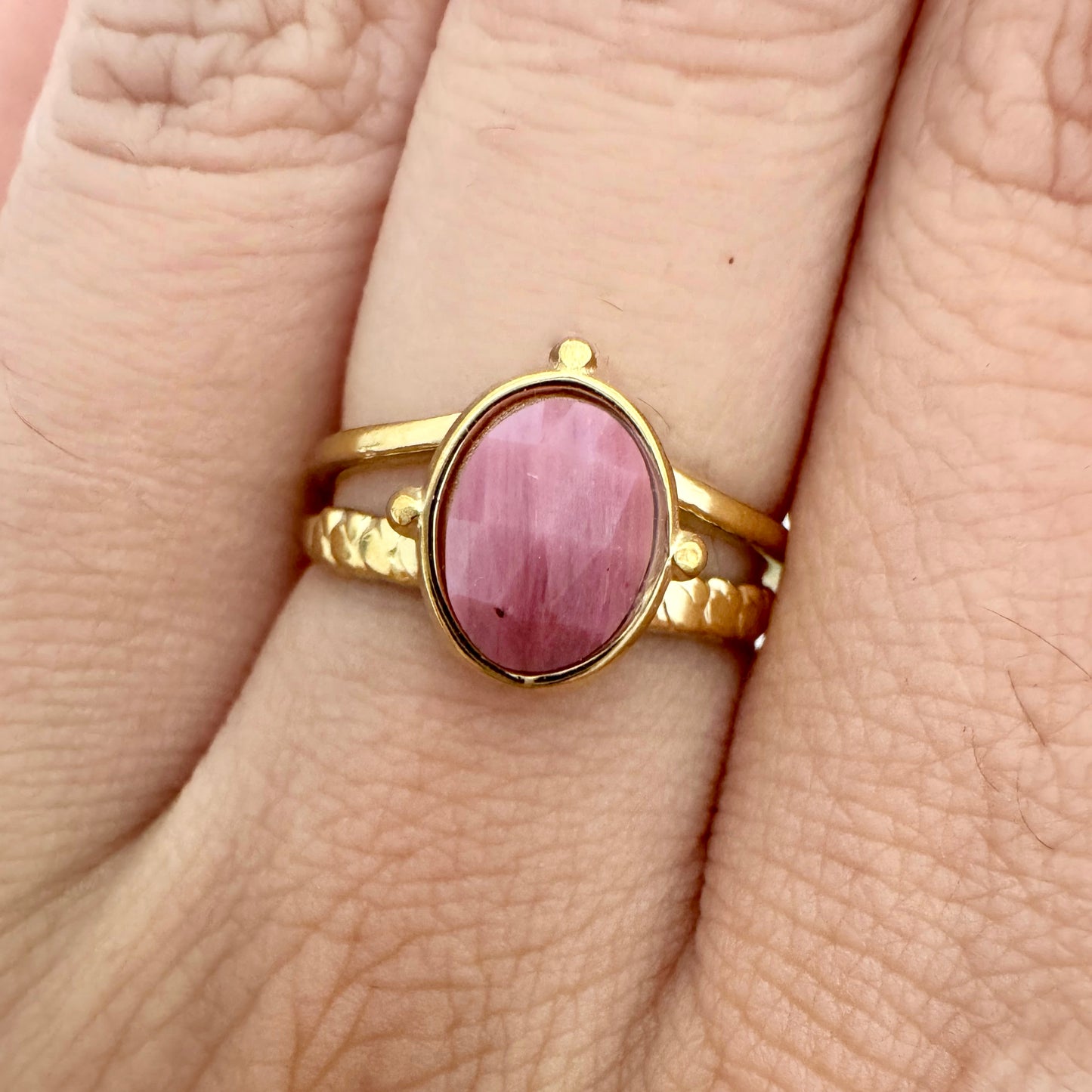 GLANZI Terra Muse Ring – Verstellbarer Doppelring mit Naturstein, 18K Vergoldet