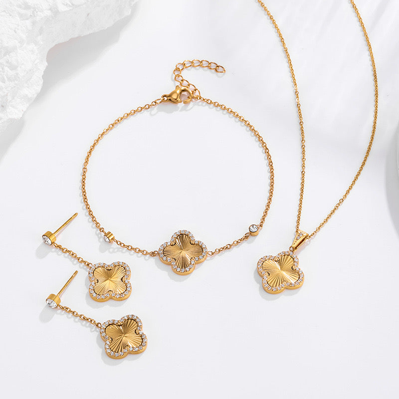 Vierblättriges Kleeblatt Schmuck-Set – Halskette, Armband & Ohrringe, Titanstahl vergoldet 18K