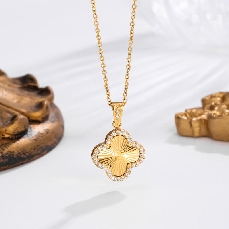 Vierblättriges Kleeblatt Schmuck-Set – Halskette, Armband & Ohrringe, Titanstahl vergoldet 18K