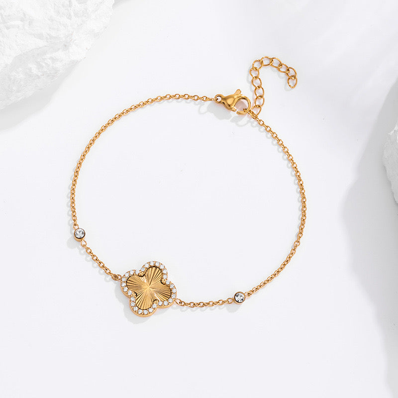 Vierblättriges Kleeblatt Schmuck-Set – Halskette, Armband & Ohrringe, Titanstahl vergoldet 18K