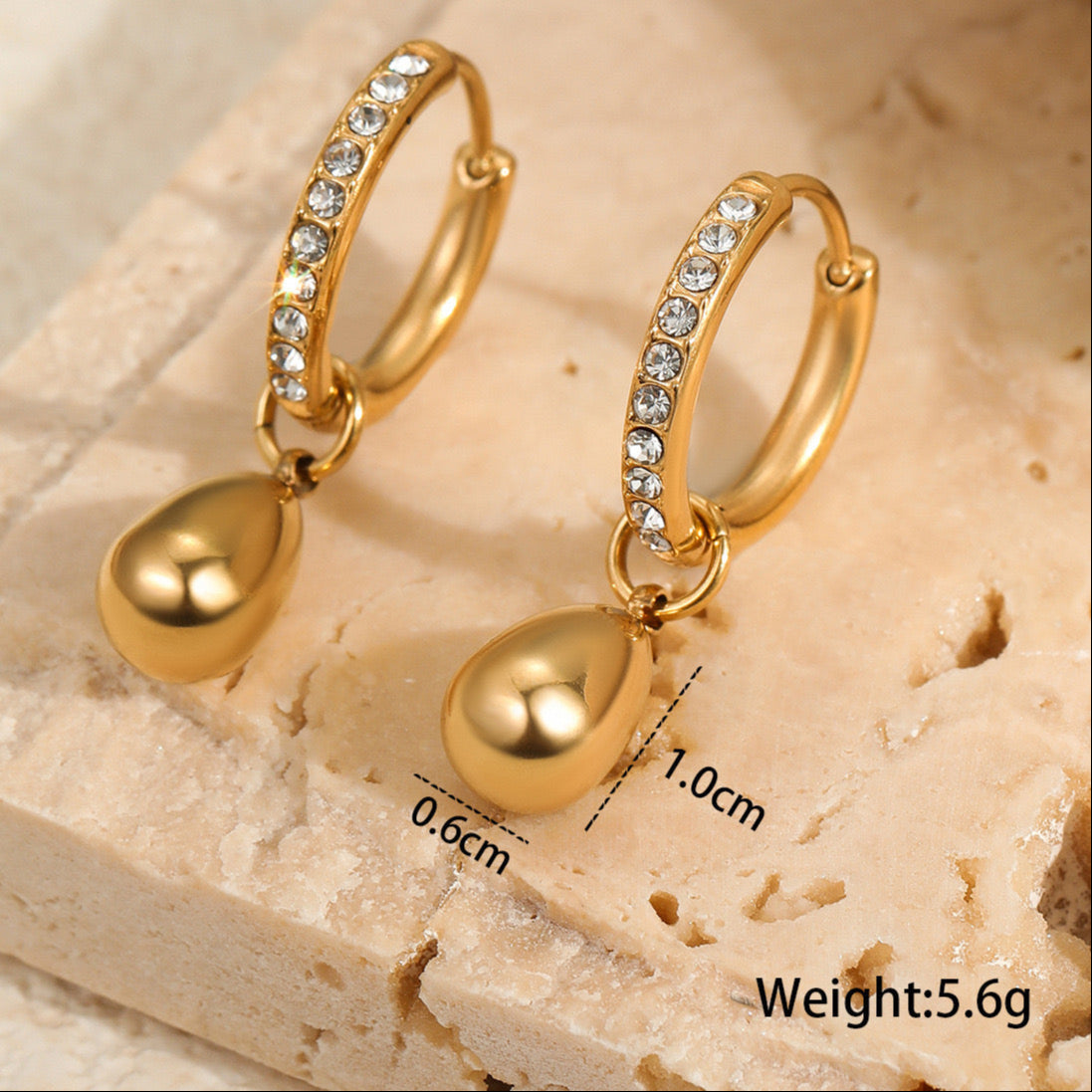 GLANZI Kleine Creolen mit Zirkonia & Wassertropfen Anhänger