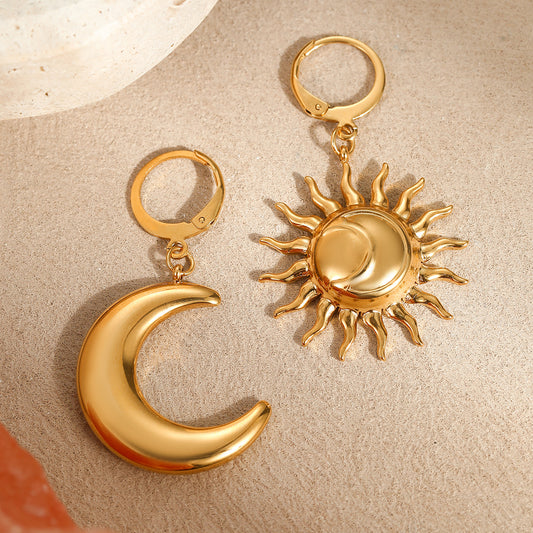 Asymmetrische Ohrringe – Sonne & Mond Design | 18K Vergoldeter Edelstahl