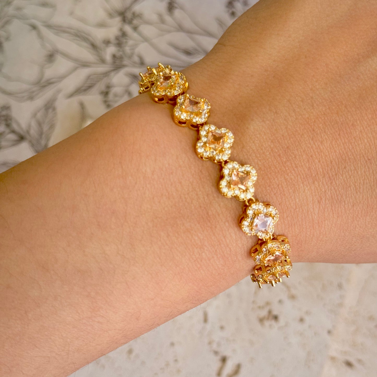 GLANZI Vierblättriges Kleeblatt Armband – 18K vergoldetes Kupfer, Champagner-Zirkonia, 18 cm