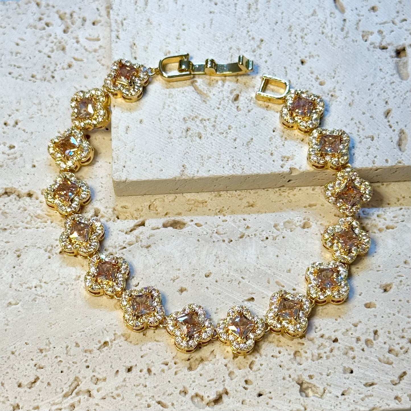 GLANZI Vierblättriges Kleeblatt Armband – 18K vergoldetes Kupfer, Champagner-Zirkonia, 18 cm