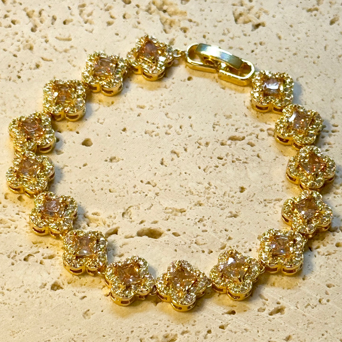 GLANZI Vierblättriges Kleeblatt Armband – 18K vergoldetes Kupfer, Champagner-Zirkonia, 18 cm