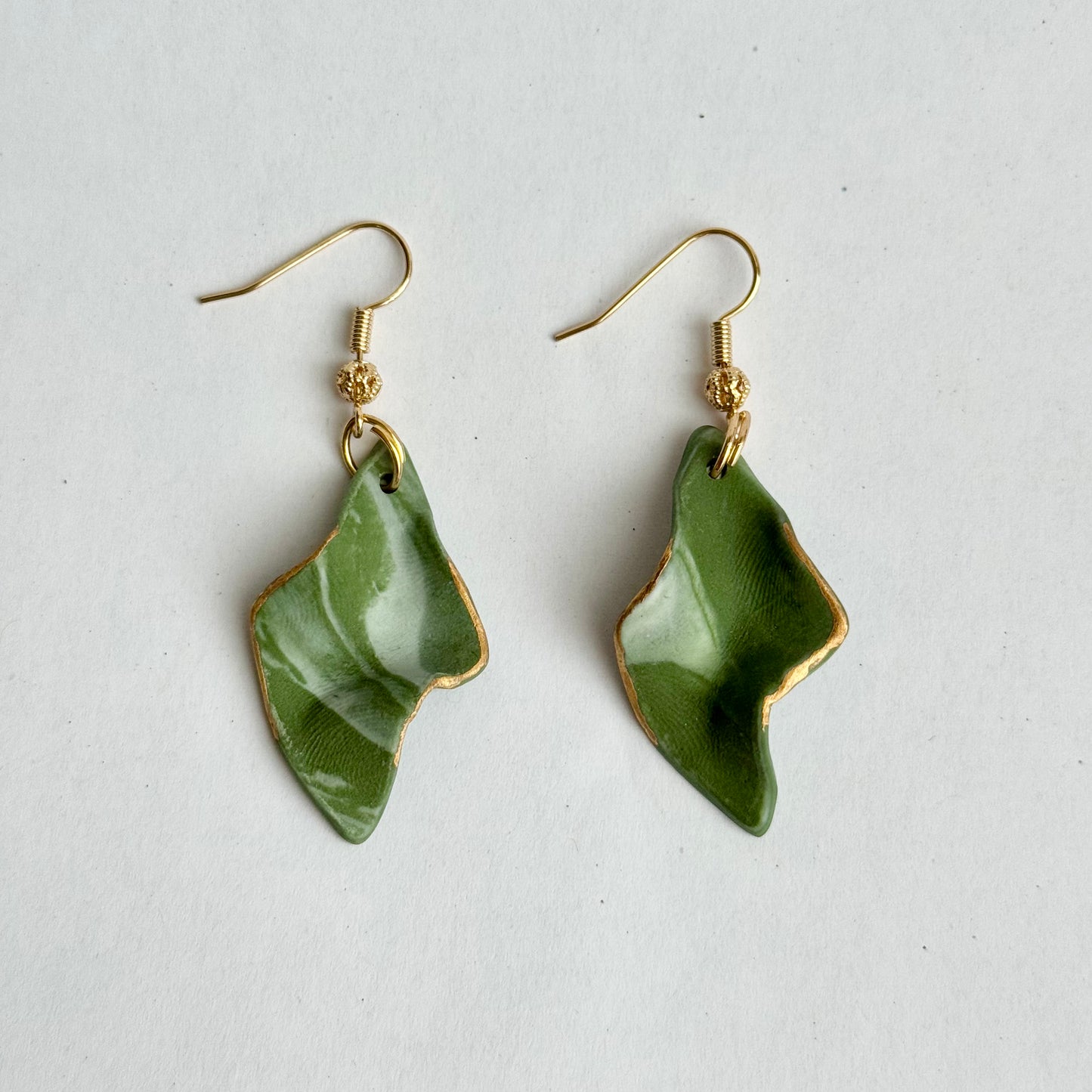 GLANZI Handgefertigte Keramik-Ohrringe – 925er Silberstecker, Handbemaltes Design