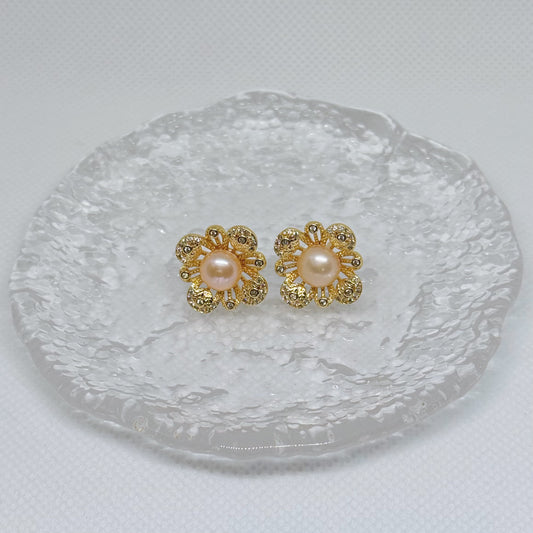 Perlenohrringe mit Blumen-Design