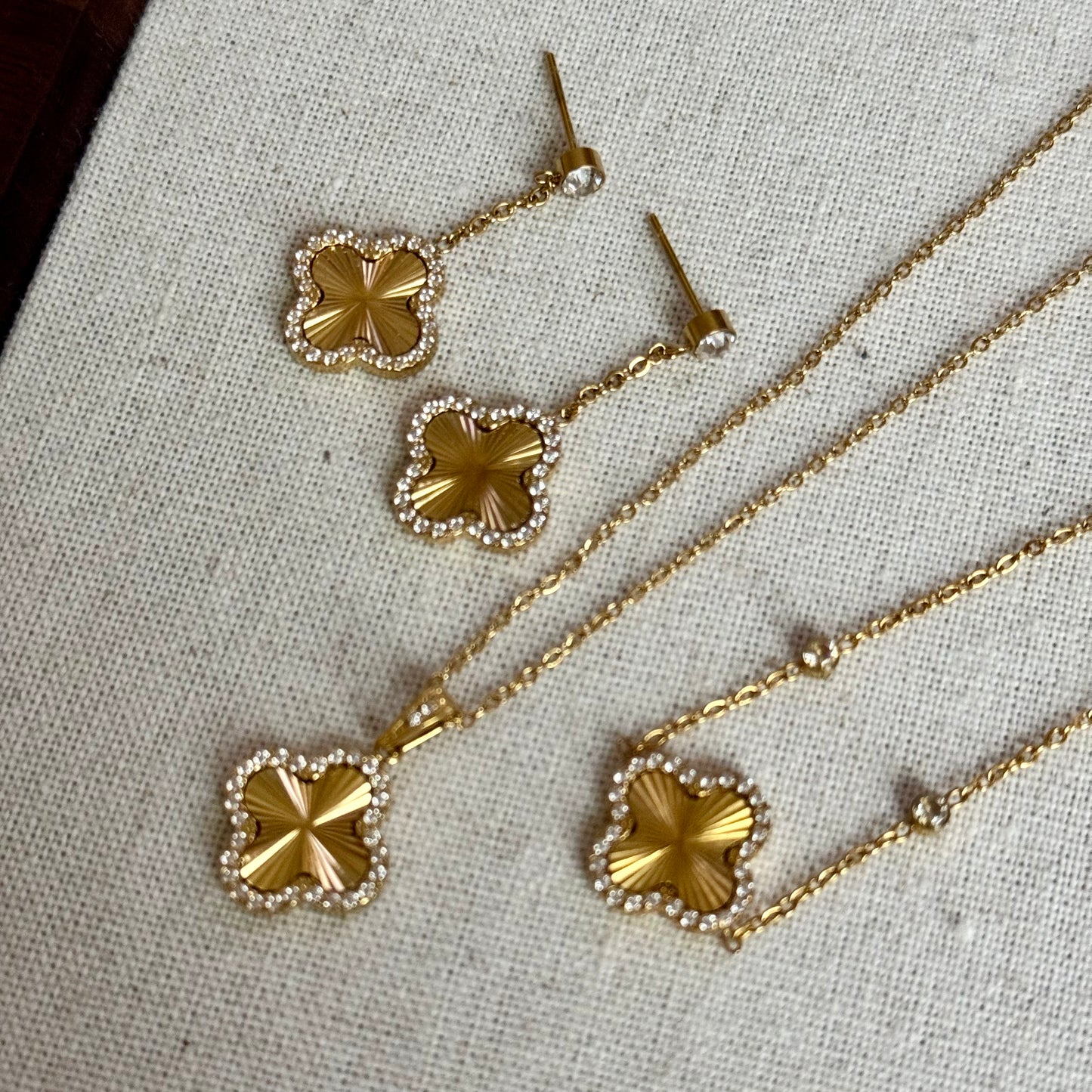 Vierblättriges Kleeblatt Schmuck-Set – Halskette, Armband & Ohrringe