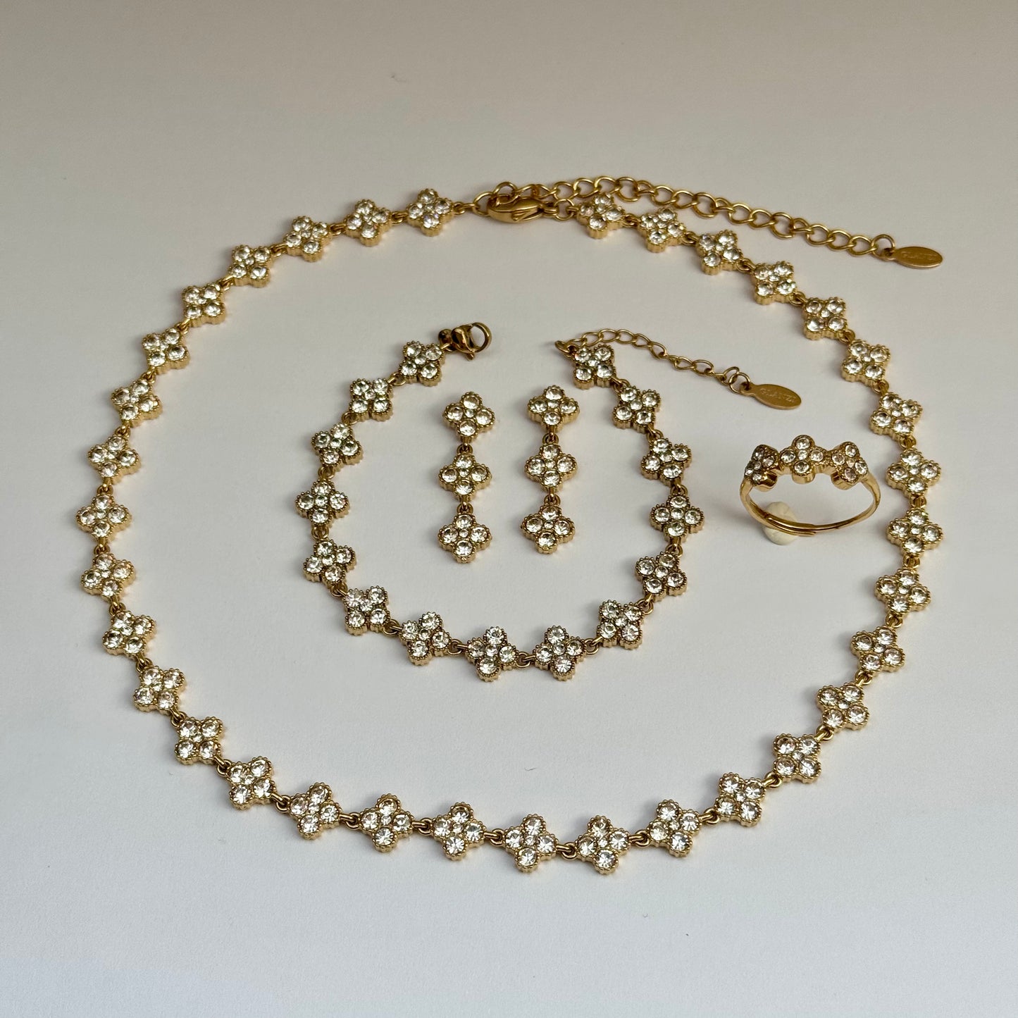 GLANZI Funkelndes Kleeblatt Schmuckset – Halskette, Armband, Ohrringe & Ring