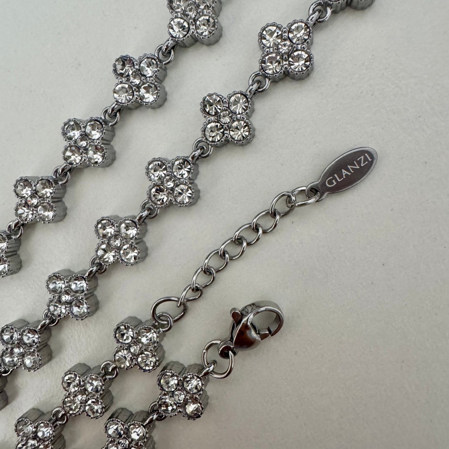 GLANZI Kleeblatt Schmuckset mit Weißem Zirkonia in Silber – Halskette & Armband
