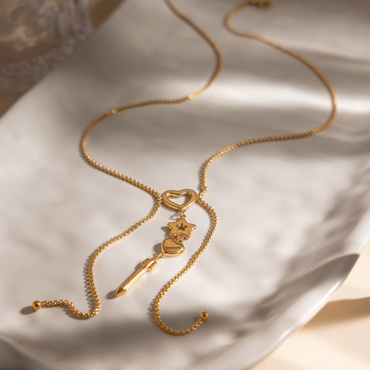 GLANZI Cupid's Arrow Y-Halskette – 18K Vergoldet