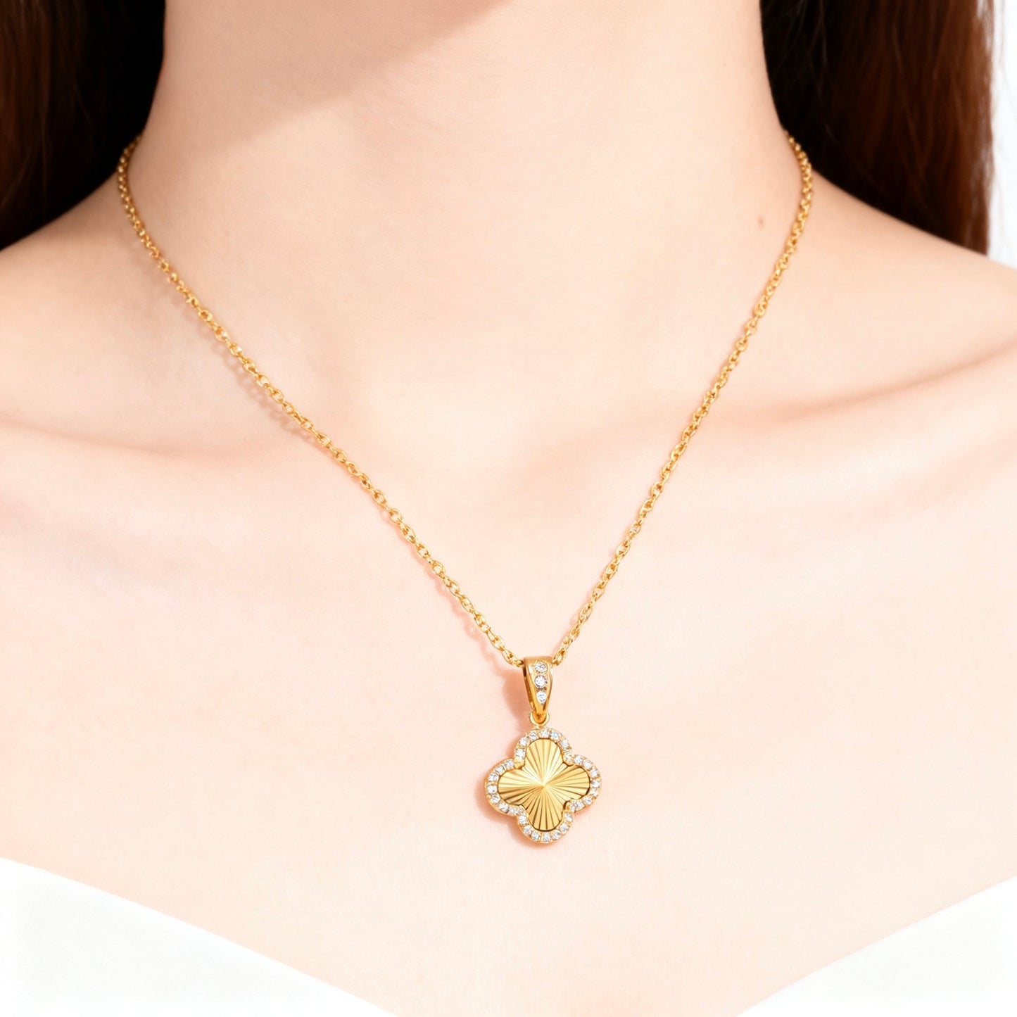 Vierblättriges Kleeblatt Schmuck-Set – Halskette, Armband & Ohrringe, Titanstahl vergoldet 18K