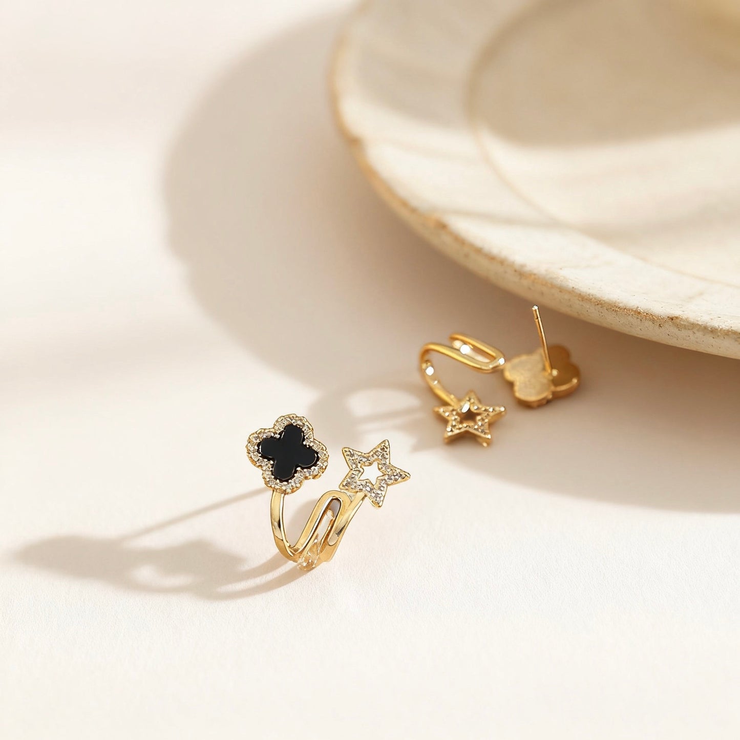 Ohrrstecker mit Schwarzem Kleeblatt & Stern