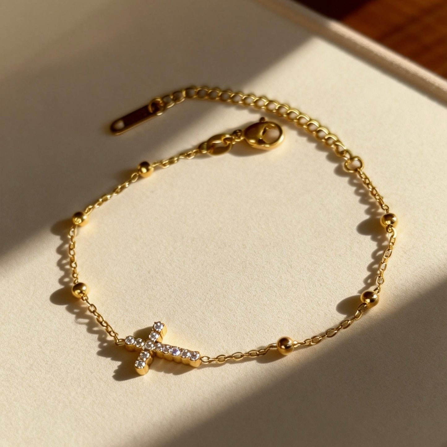 GLANZI Kreuz Armband mit Zirkonia