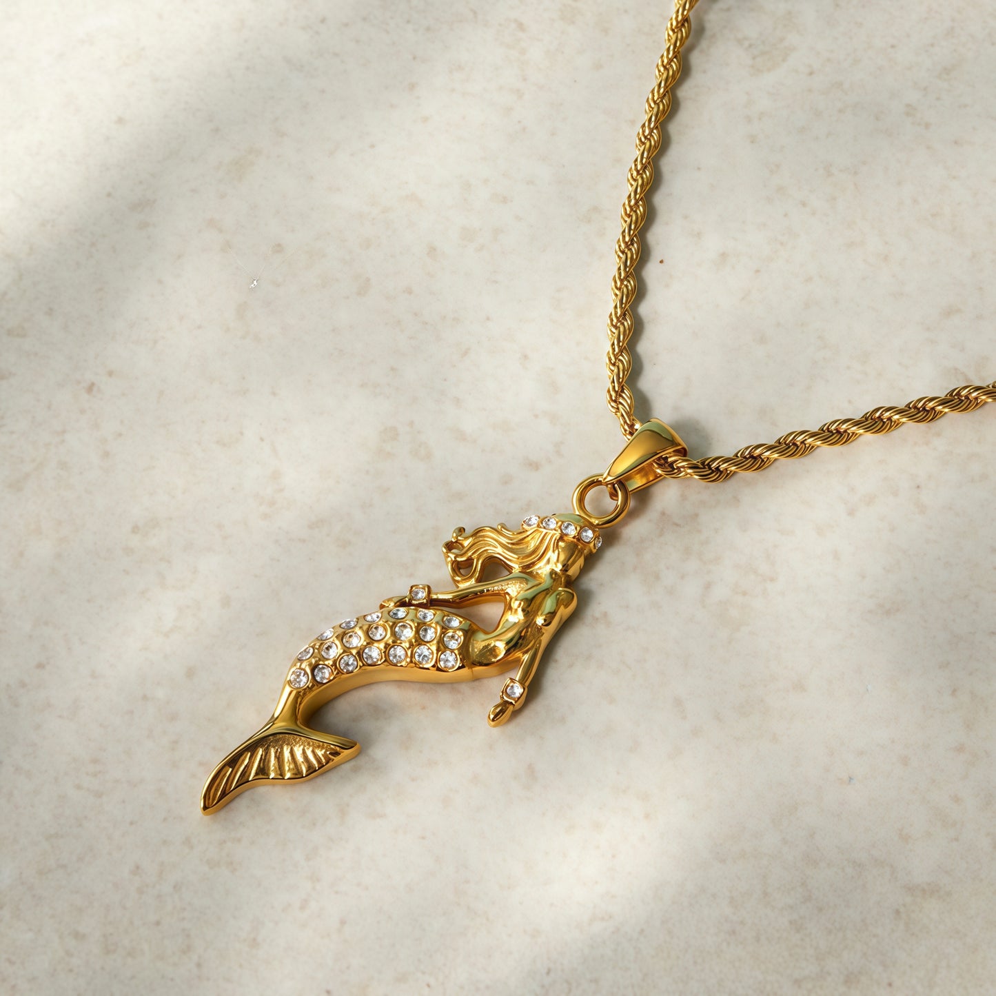 GLANZI Mermaid Glow Halskette – Meerjungfrau Anhänger mit Zirkonia, 18K Vergoldet