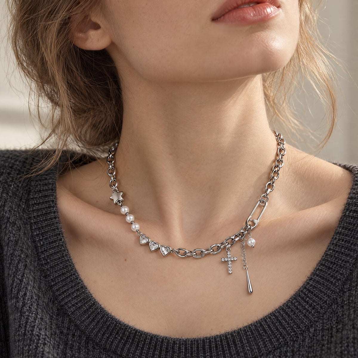 GLANZI Grace Link Halskette – Paperclip-Kette mit Kreuz & Tropfenanhänger
