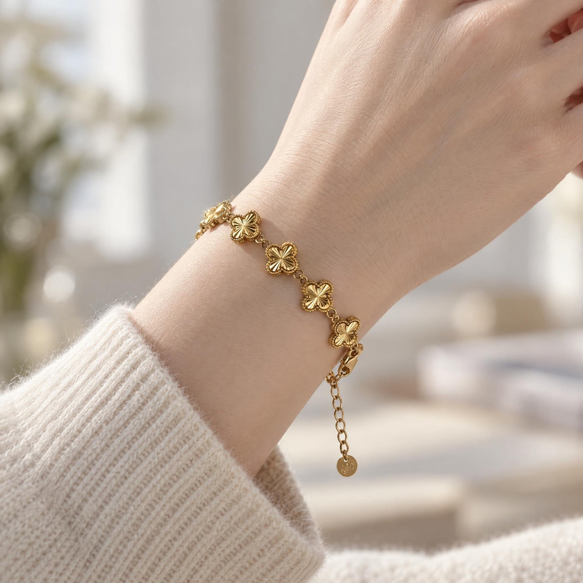 GLANZI Cloverline Armband – Lasergeschnittenes Kleeblattdesign aus Edelstahl