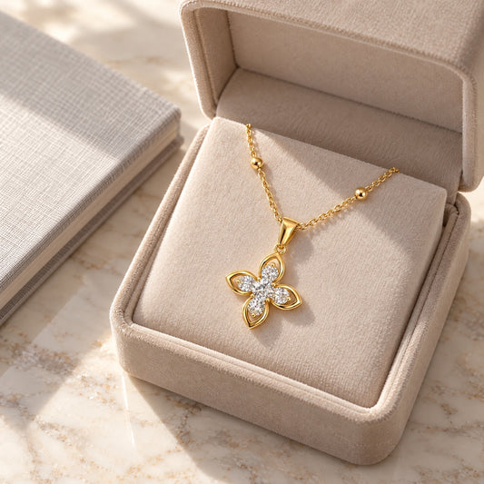 GLANZI Lucky Goddess Halskette – Funkelndes Kleeblatt mit Zirkonia