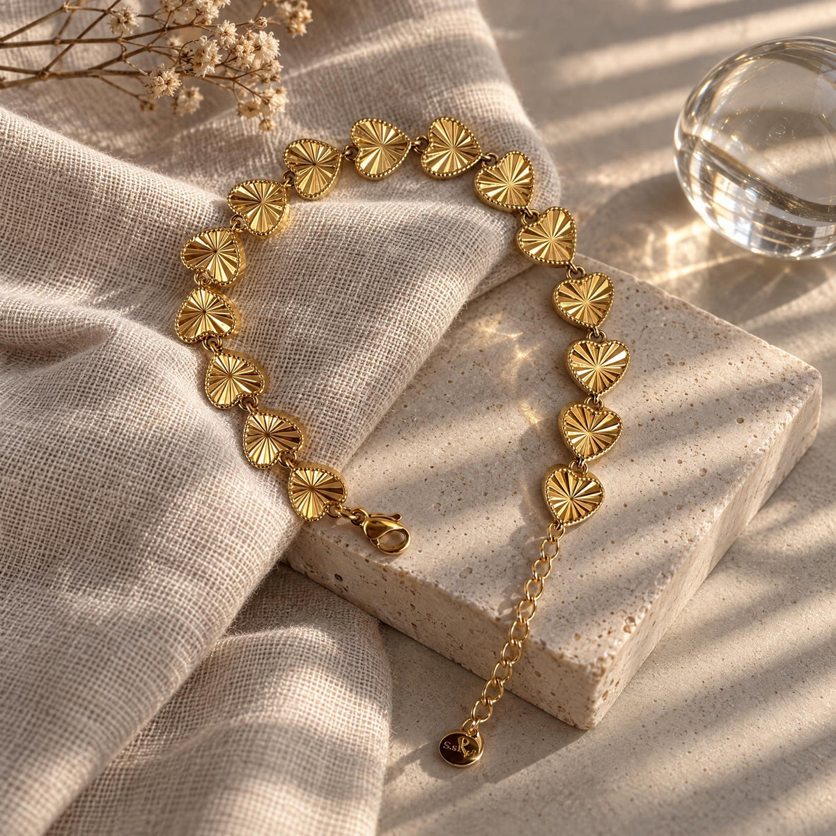 GLANZI Heartline Armband – Lasergeschnittenes Herzdesign aus Edelstahl
